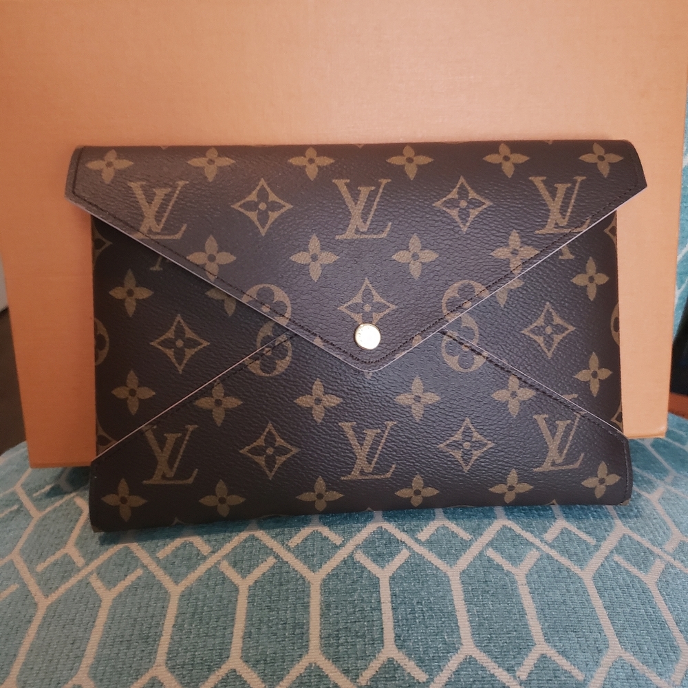 Large louis Vuitton pouch